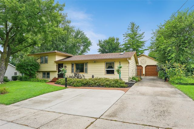 330 Greenfield Parkway, Des Moines, IA 50320