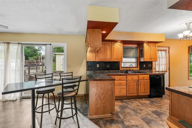 330 Greenfield Parkway, Des Moines, IA 50320