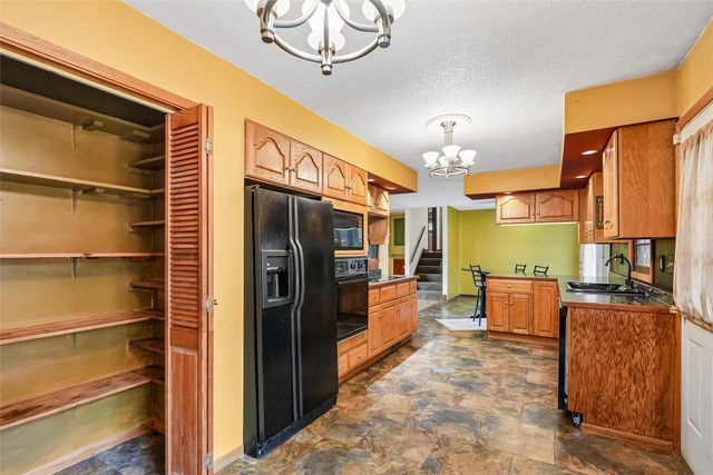 330 Greenfield Parkway, Des Moines, IA 50320