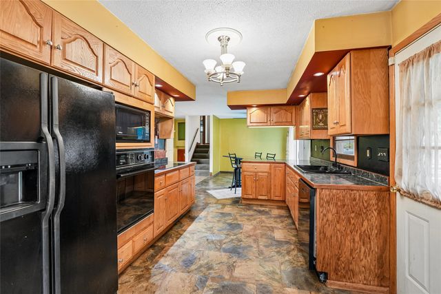 330 Greenfield Parkway, Des Moines, IA 50320