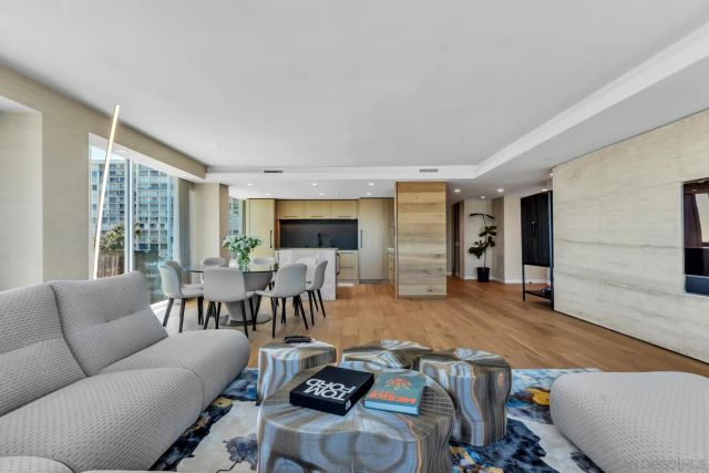 1810 Avenida Del Mundo 403, Coronado, CA 92118