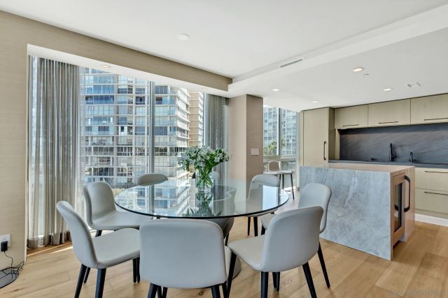 1810 Avenida Del Mundo 403, Coronado, CA 92118