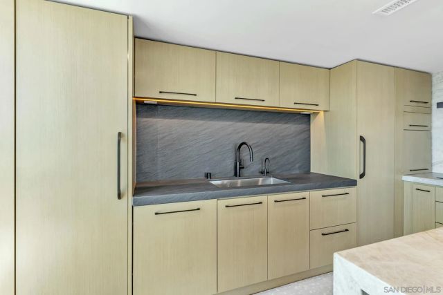 1810 Avenida Del Mundo 403, Coronado, CA 92118