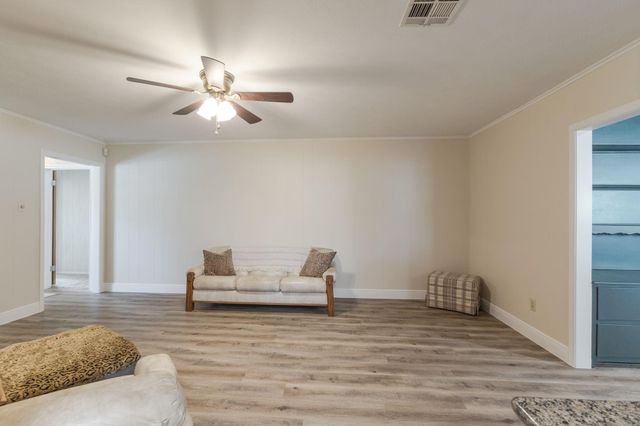 402 Fintona Way, Houston, TX 77015