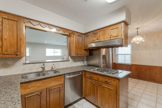 402 Fintona Way, Houston, TX 77015