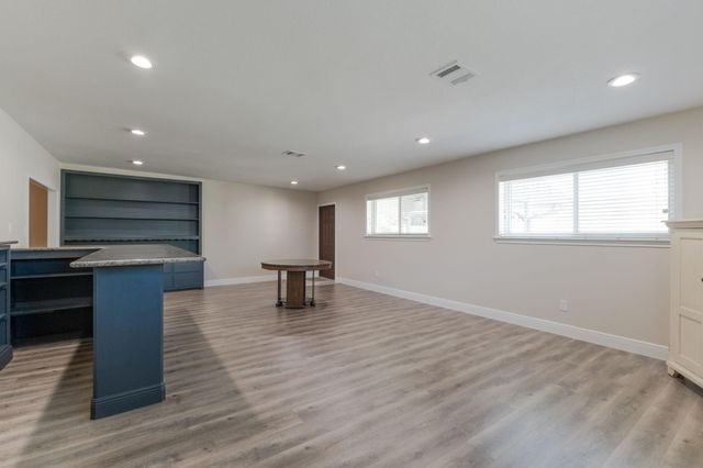 402 Fintona Way, Houston, TX 77015