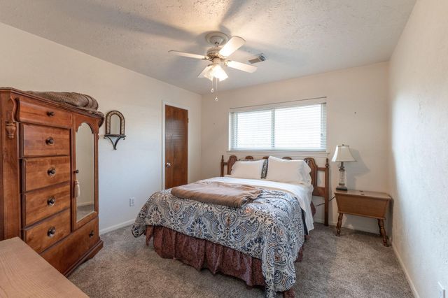 402 Fintona Way, Houston, TX 77015