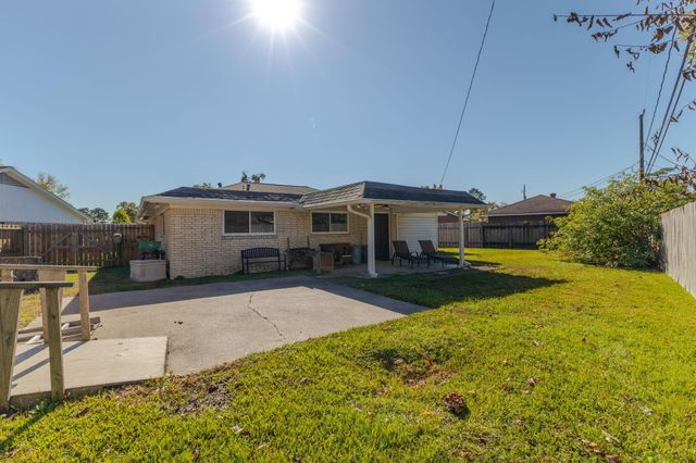 402 Fintona Way, Houston, TX 77015