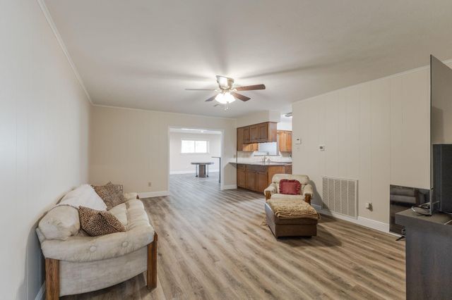 402 Fintona Way, Houston, TX 77015