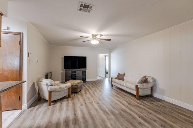 402 Fintona Way, Houston, TX 77015