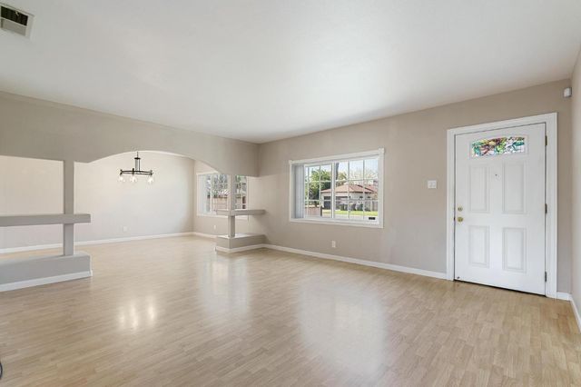 5920 Fern St, Stockton, CA 95207