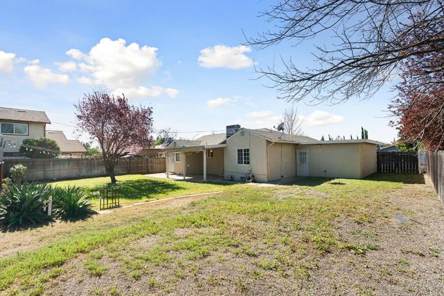 5920 Fern St, Stockton, CA 95207