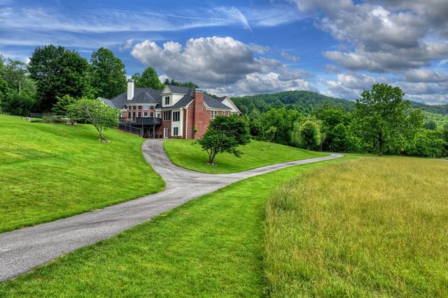 20 Dial Road, Blue Ridge, GA 30513