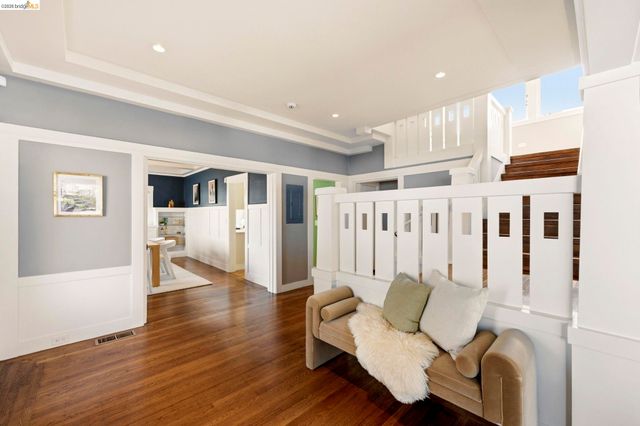 405 Van Buren Ave., Oakland, CA 94610