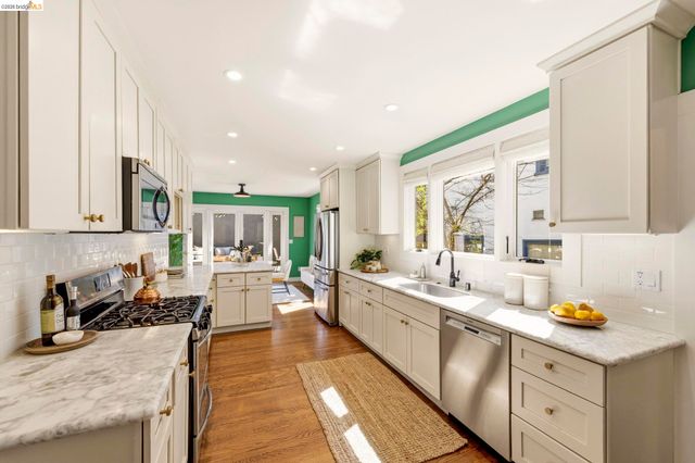 405 Van Buren Ave., Oakland, CA 94610