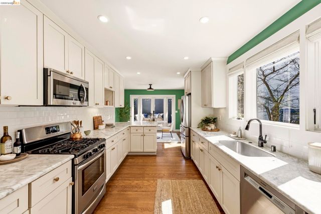 405 Van Buren Ave., Oakland, CA 94610