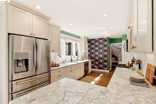 405 Van Buren Ave., Oakland, CA 94610