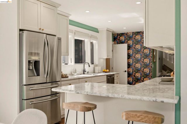 405 Van Buren Ave., Oakland, CA 94610