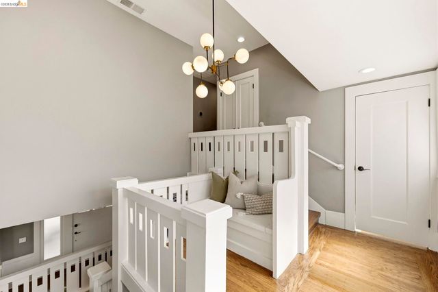 405 Van Buren Ave., Oakland, CA 94610