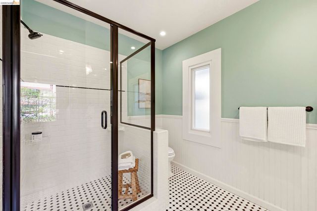 405 Van Buren Ave., Oakland, CA 94610