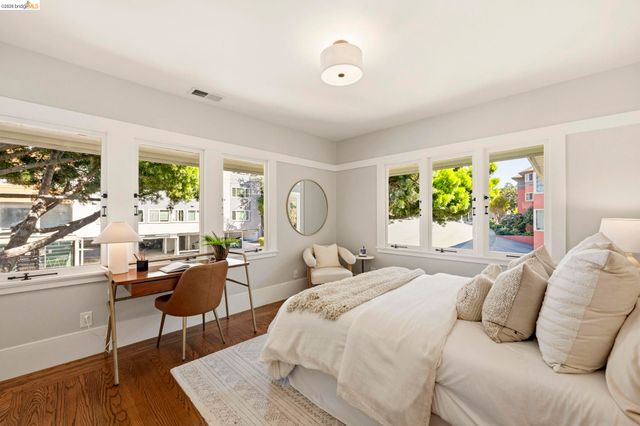 405 Van Buren Ave., Oakland, CA 94610