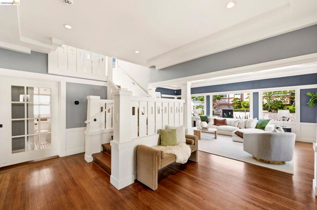 405 Van Buren Ave., Oakland, CA 94610