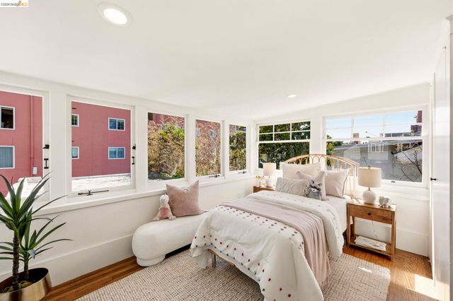 405 Van Buren Ave., Oakland, CA 94610