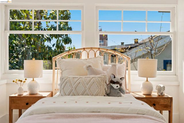 405 Van Buren Ave., Oakland, CA 94610