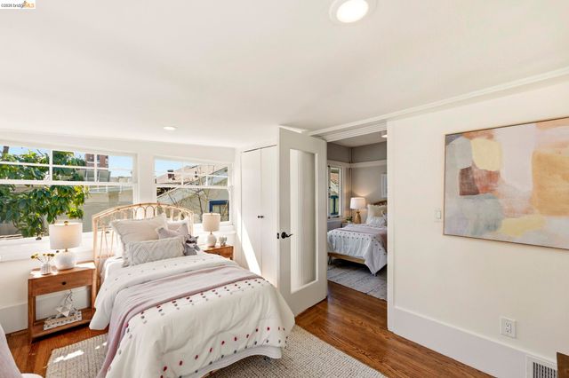 405 Van Buren Ave., Oakland, CA 94610