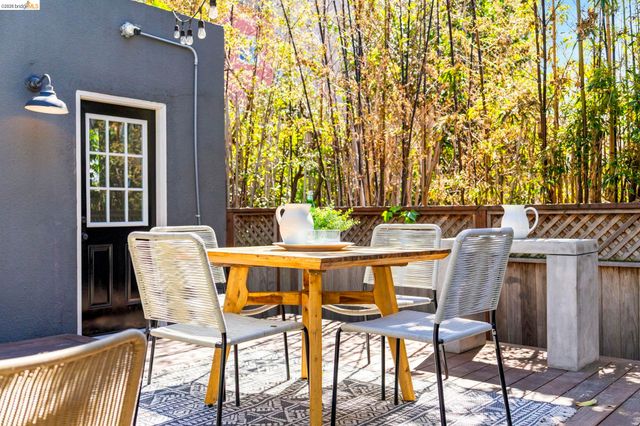 405 Van Buren Ave., Oakland, CA 94610