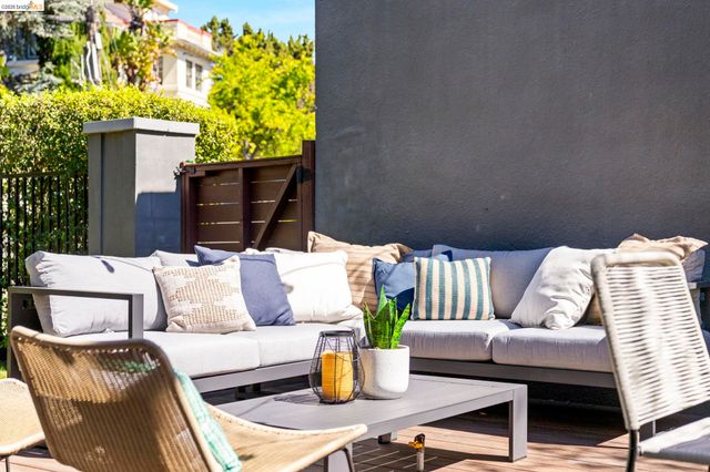 405 Van Buren Ave., Oakland, CA 94610