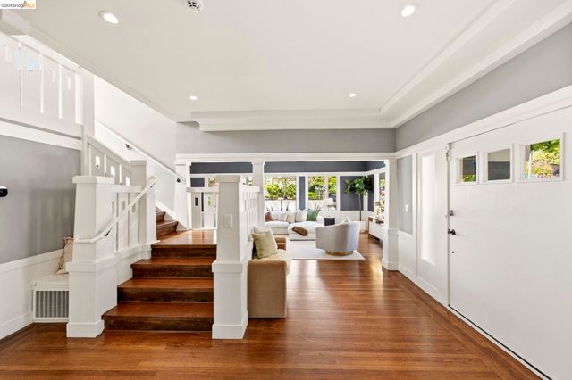 405 Van Buren Ave., Oakland, CA 94610