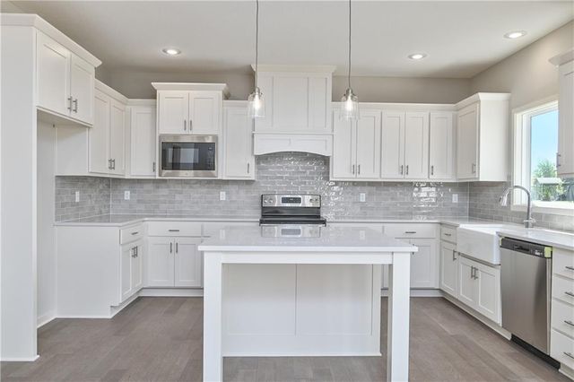 2695 W Park Street, Olathe, KS 66061