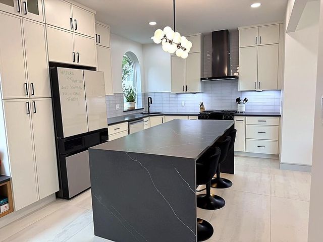 9822 Oak Point Drive, Houston, TX 77055