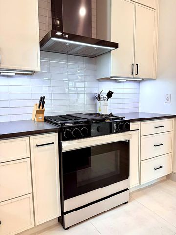 9822 Oak Point Drive, Houston, TX 77055