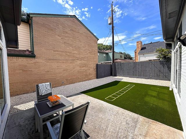 9822 Oak Point Drive, Houston, TX 77055