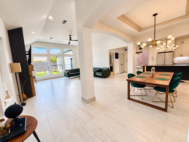 9822 Oak Point Drive, Houston, TX 77055