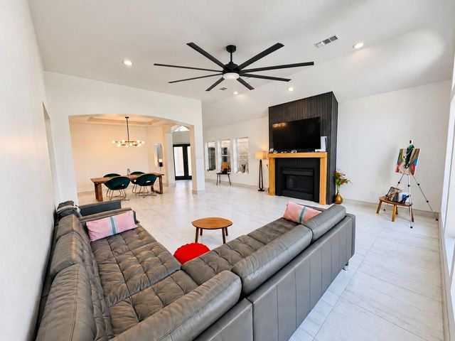 9822 Oak Point Drive, Houston, TX 77055