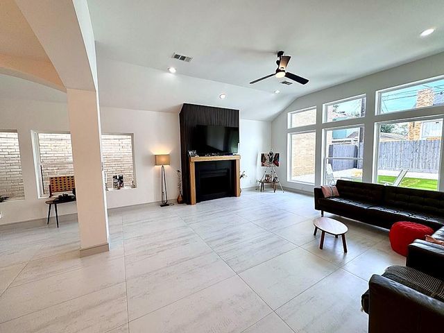 9822 Oak Point Drive, Houston, TX 77055