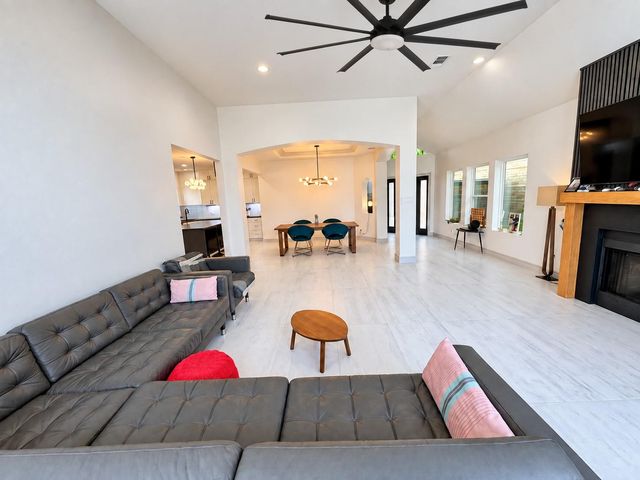 9822 Oak Point Drive, Houston, TX 77055