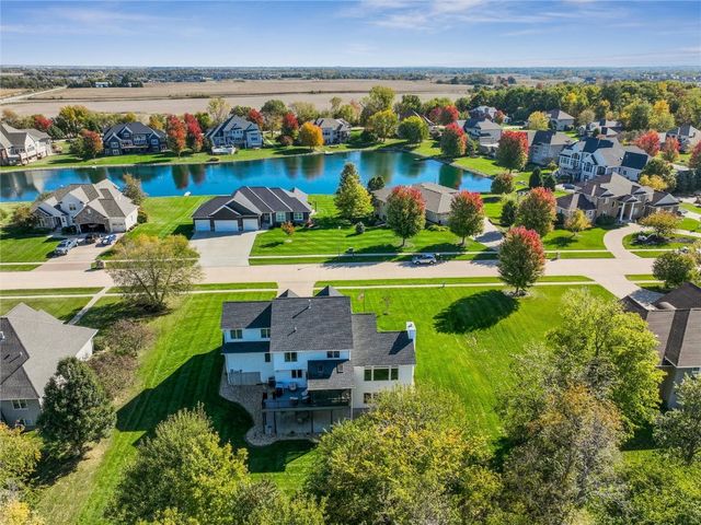 545 Evergreen Lane, Robins, IA 52328