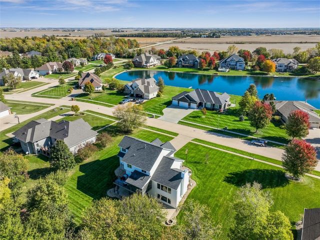 545 Evergreen Lane, Robins, IA 52328