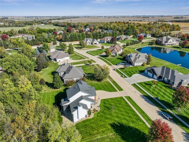 545 Evergreen Lane, Robins, IA 52328