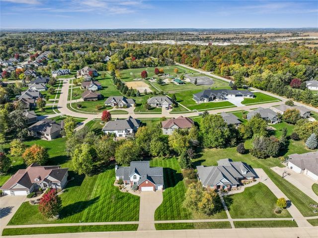 545 Evergreen Lane, Robins, IA 52328