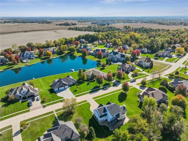 545 Evergreen Lane, Robins, IA 52328