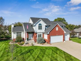 545 Evergreen Lane, Robins, IA 52328