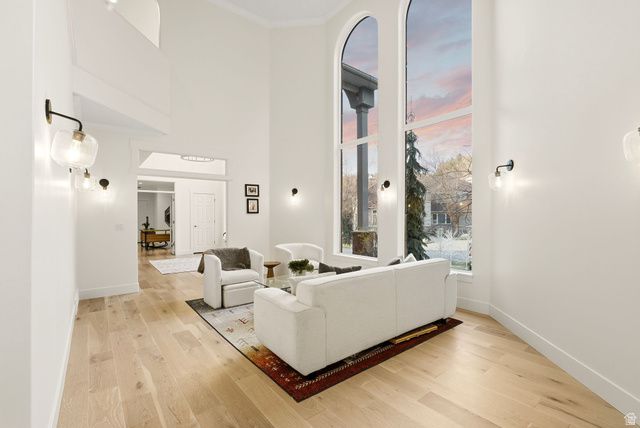 35 E LONE HOLLOW DR, Sandy, UT 84092