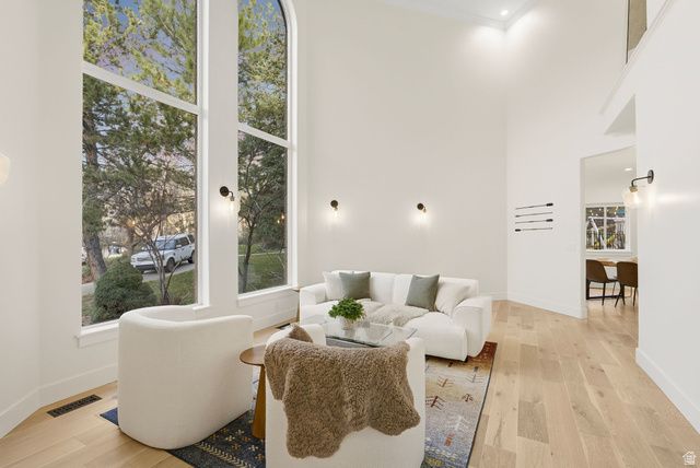 35 E LONE HOLLOW DR, Sandy, UT 84092