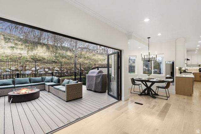 35 E LONE HOLLOW DR, Sandy, UT 84092