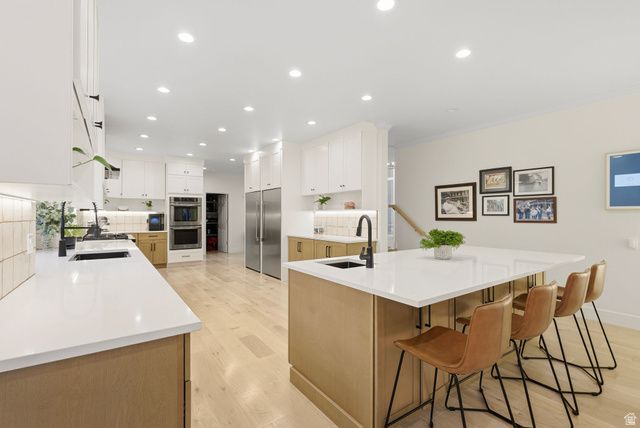 35 E LONE HOLLOW DR, Sandy, UT 84092